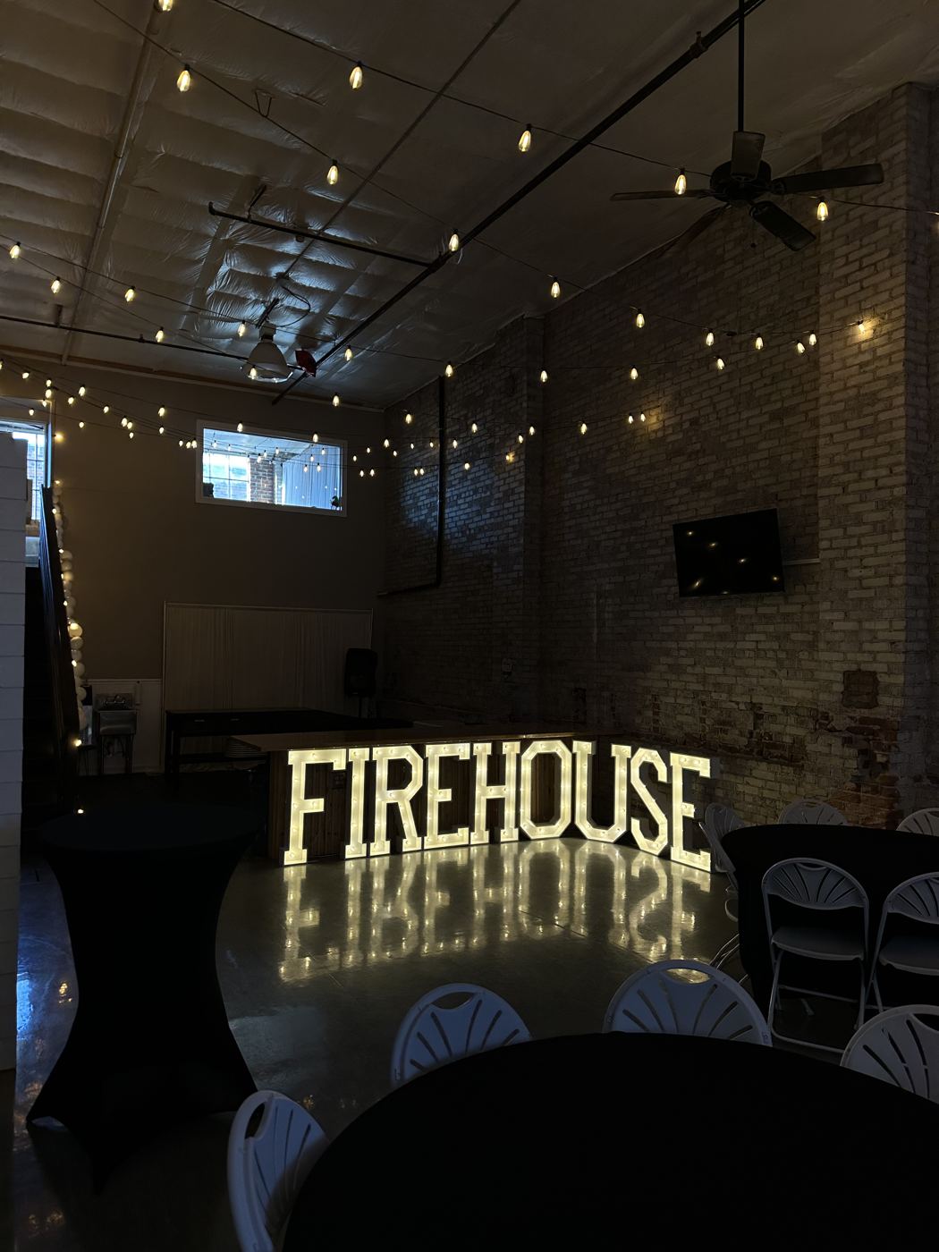 Seating and lounge area beside the brick wall at Host Wenatchee